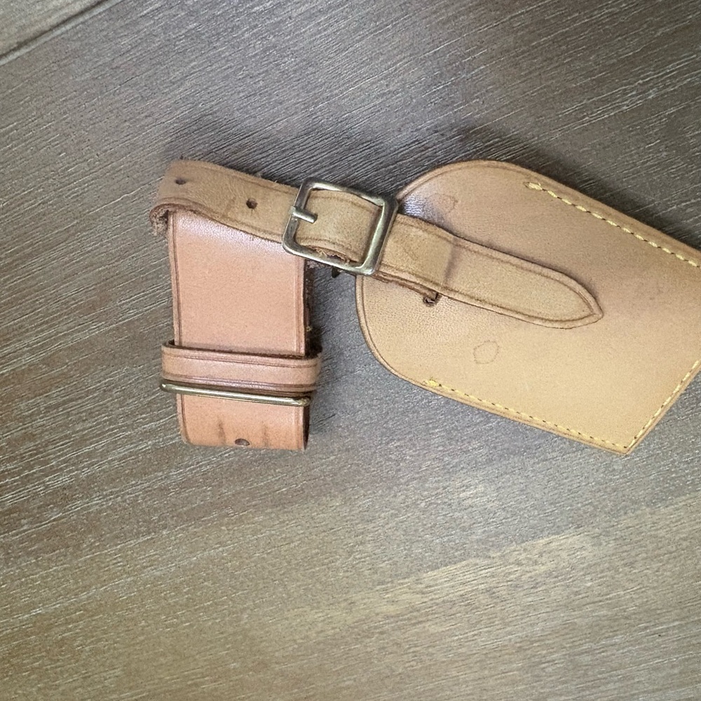 Louis Vuitton Beige Leather Tag with Yellow Stitching - Picture 3 of 6
